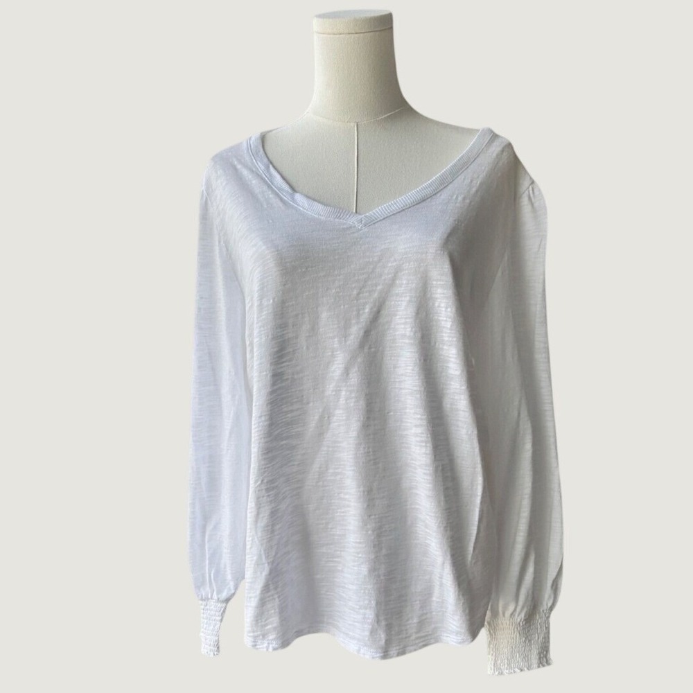 Chicos White V Neck Top Size 2 Long Sleeve Smocked Cuff Lightweight Knit Shirt